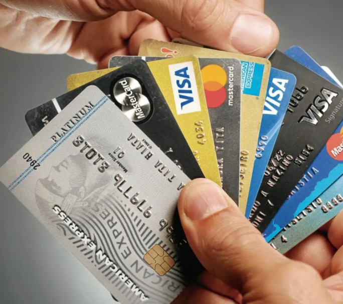 El costo de financiar una tarjeta de crédito en Argentina supera el 98 %